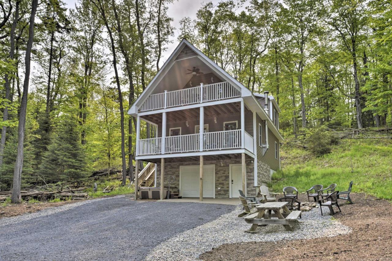 Cozy Old Forge Home With 2 Porches, Fire Pit, Hot Tub Exterior photo